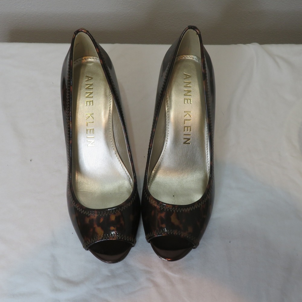 Anne Klein Tortoise Patent Peep Toe Block Heel Pumps Brown AKMEREDITH 7.5M